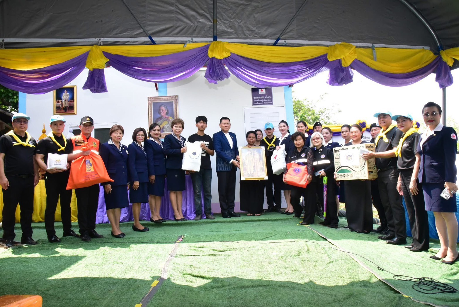 📢 สพอ.เมืองมุกดาหาร ร่วมบูรณาการมอบบ้านโครงการ “กาชาดสร้างสุข” ยกระดับคุณภาพชีวิตครัวเรือนยากไร้ พร้อมส่งเสริมความมั่นคงทางอาหาร 📢