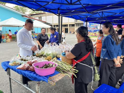 📢 สพอ.เมืองมุกดาหาร ขานรับนโยบาย “ไทยช่วยไทย” หนุนผู้ผลิต ผู้ประกอบการ OTOP จำหน่ายสินค้า ลดค่าครองชีพประชาชน 📢
